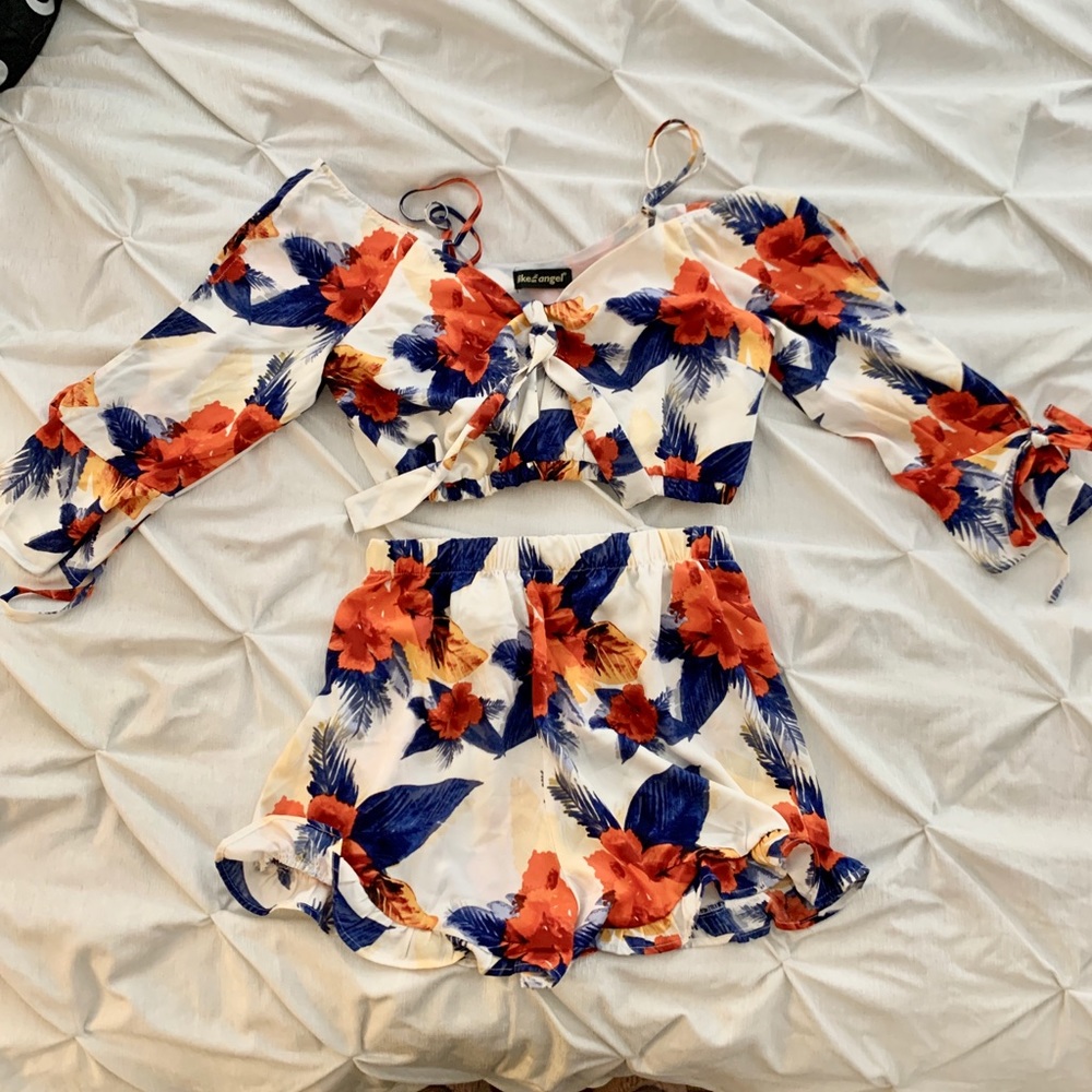 Tropical 2 piece shorts & crop top set ***ADORABLE*** 😍😍😍😍